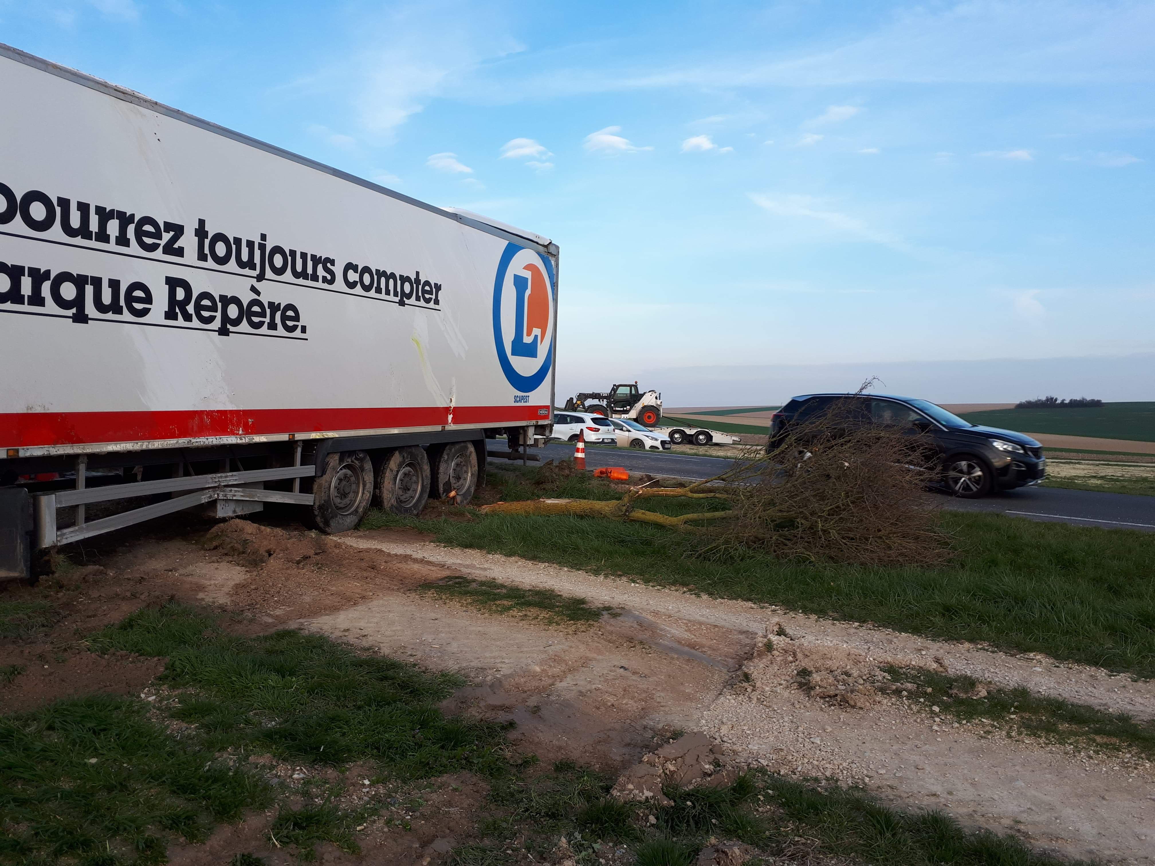 jacques pourchasse Dépanneur PL  - Camion coucher route de suippe jacques pourchasse photo Dépanneur-Remorqueur