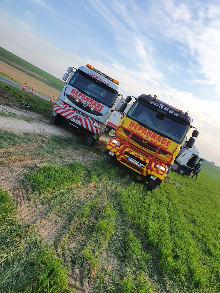 jacques pourchasse Dépanneur PL  - Deux dépanneuse méga 40 jacques pourchasse photo Dépanneur-Remorqueur