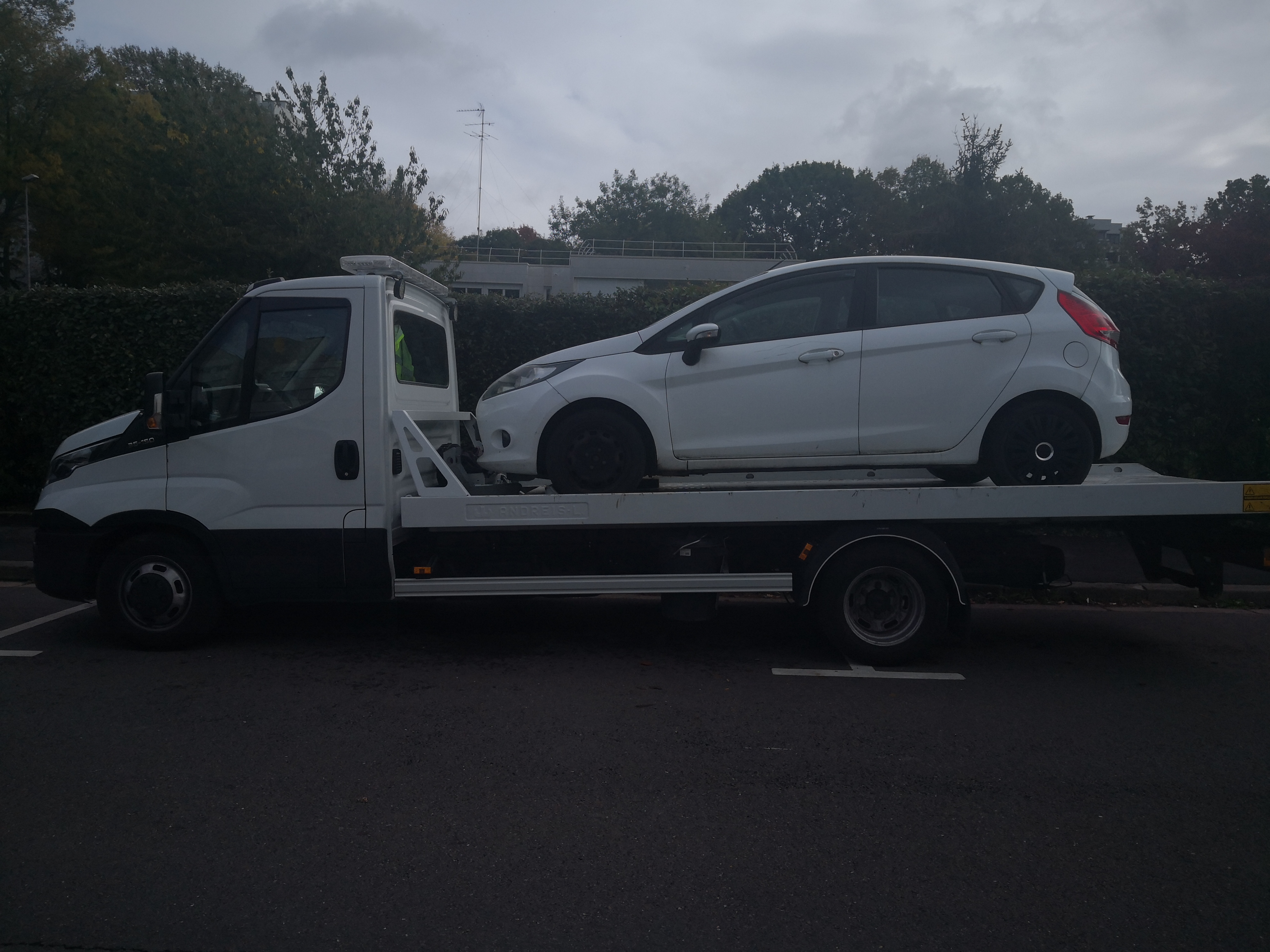 jean-charles rene-corail Dépanneur VL  - Encore 1 client satisfait jean-charles rene-corail photo Dépanneur-Remorqueur